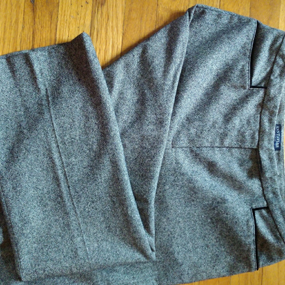 Grey tweed pants with pocket detail